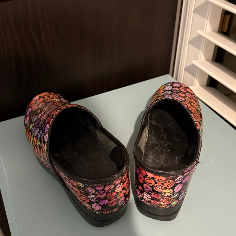 Colorful Patterned Clogs - Picture 4 of 6